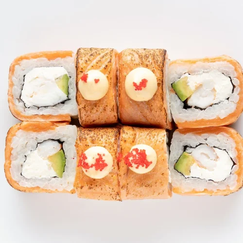 Ролл опаленный с лососем