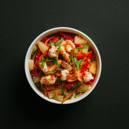 Лапша с креветками в соусе тай чили