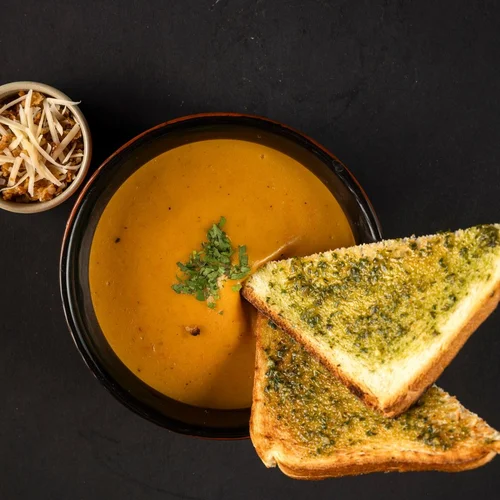 Суп-пюре сырный с гренками