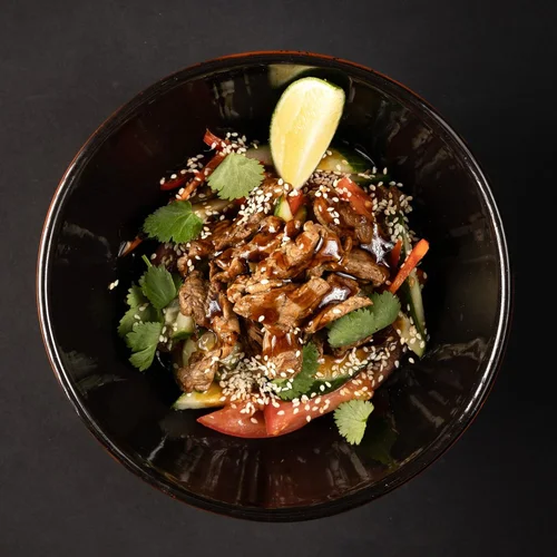 Салат тайский с говяжьей вырезкой