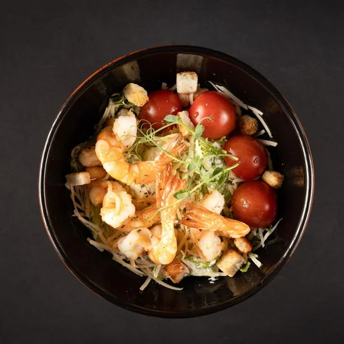 Салат Цезарь с креветками